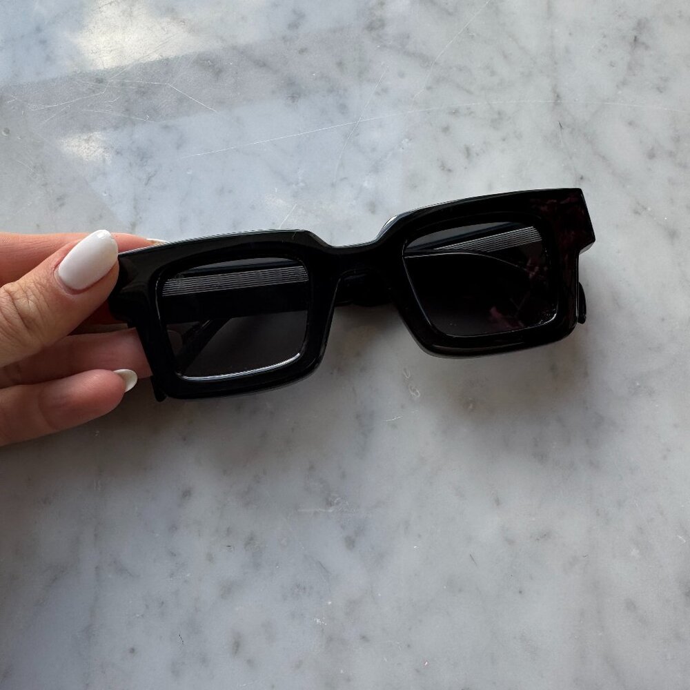 Akila Aura Sunglasses - Like New